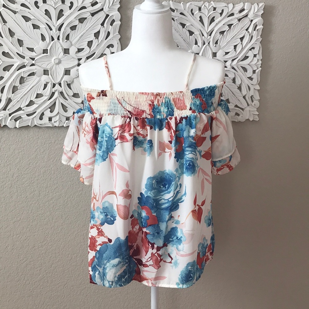 Beautiful floral off the shoulder top 🌸